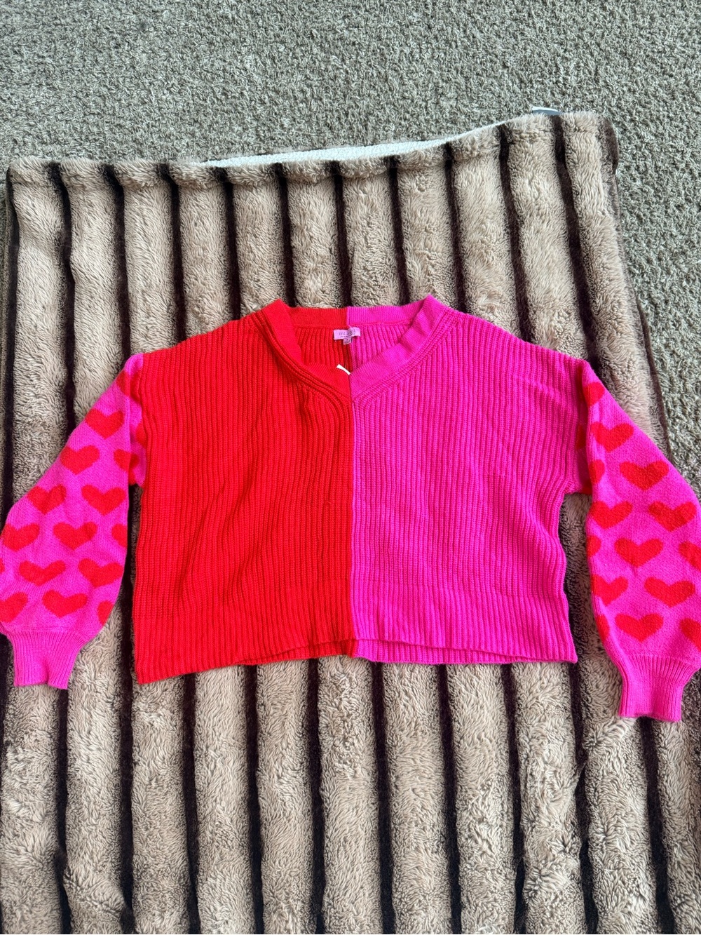 Francesca’s Mi Ami Pink & Red Heart Colorblock Cropped Sweater Size Small NWT